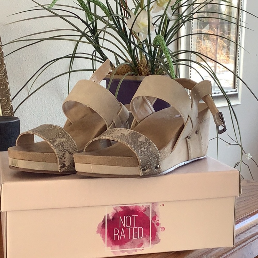 Women’s shoes size 8